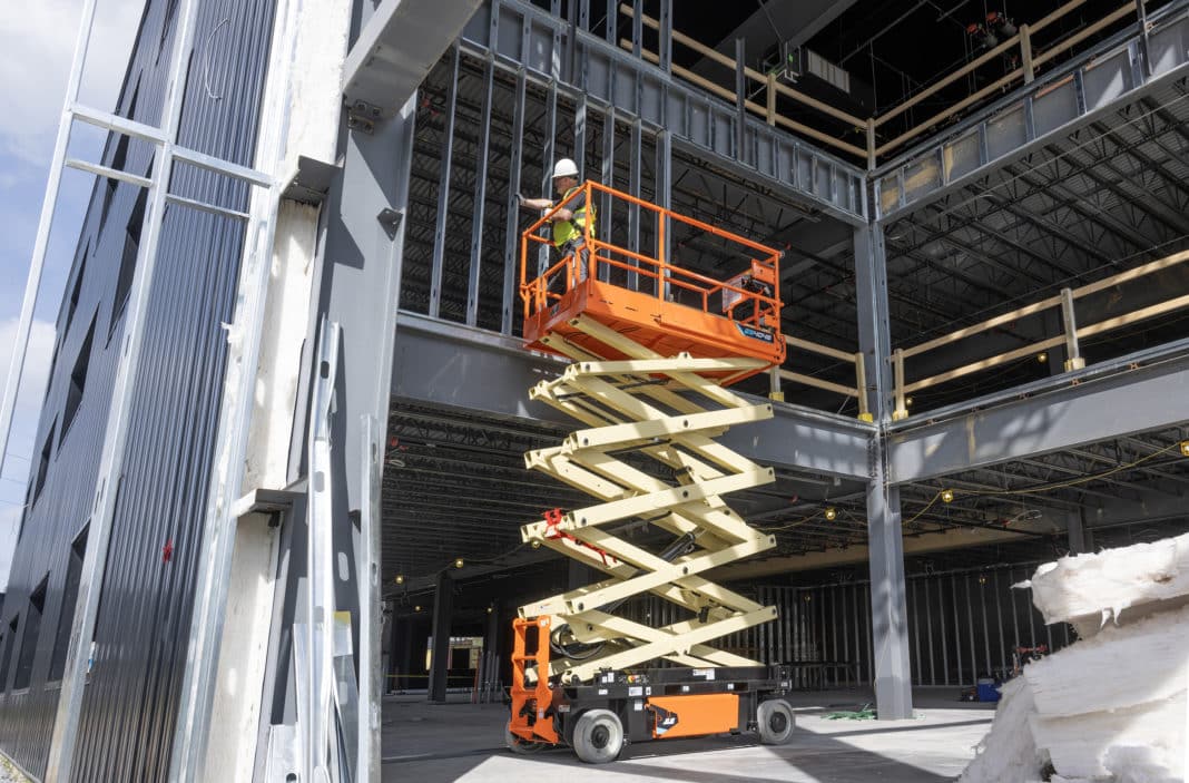 Piattaforma a pantografo JLG Industries